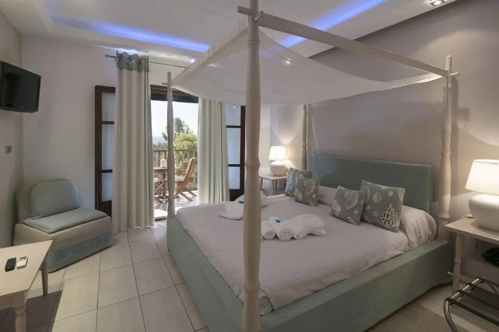 Room, Magic, Skiathos