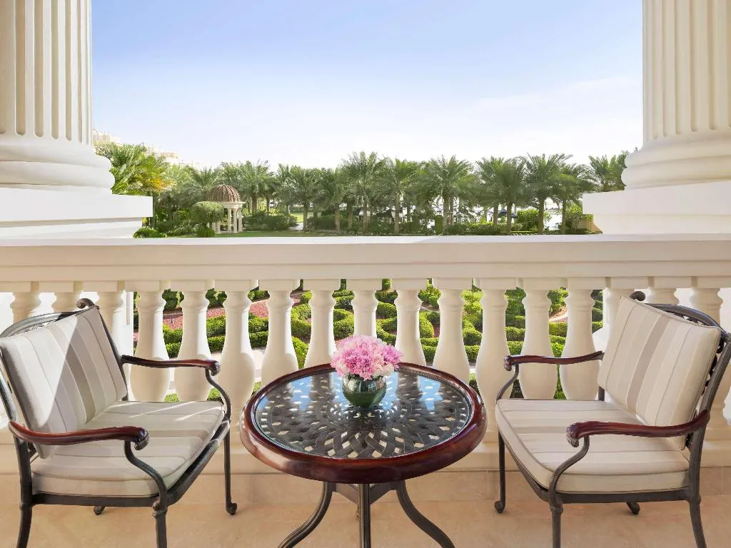 SUITE DUPLEX Room, Raffles The Palm Dubai, Dubai
