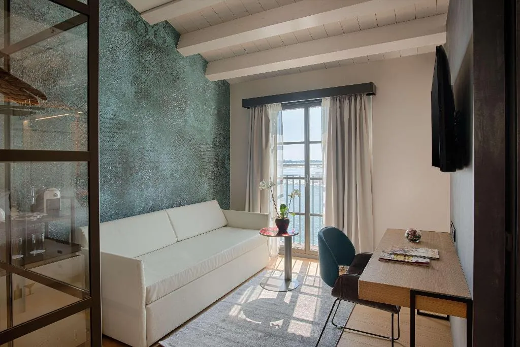 SUITE LAGOON VIEW Room, NH Collection Venezia Murano Villa, Venice