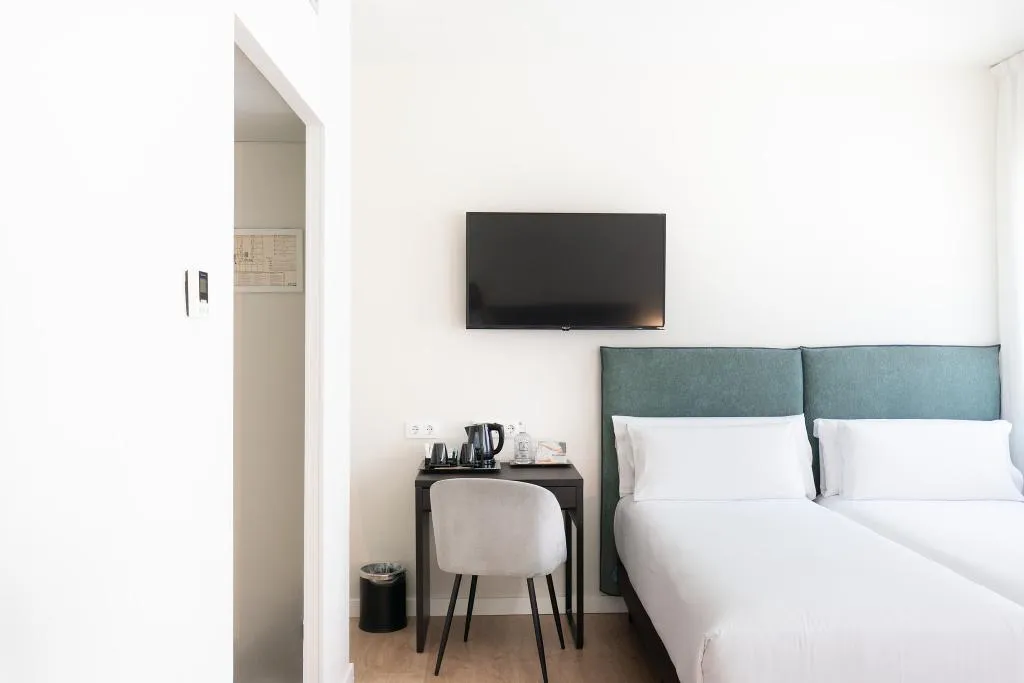 QUADRUPLE STANDARD Room, Tres Torres Atiram Hotel, Barcelona
