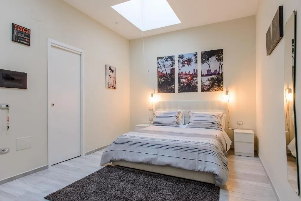 Room, Morra's Home, Naples