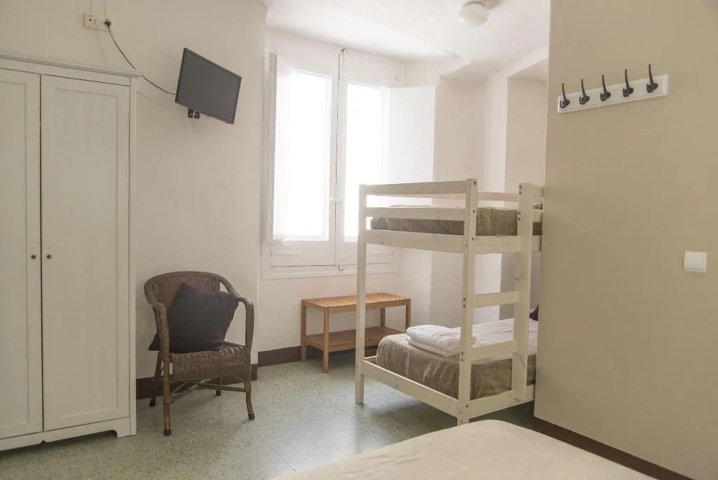 Room, Hostal L'Estrella, Costa Brava