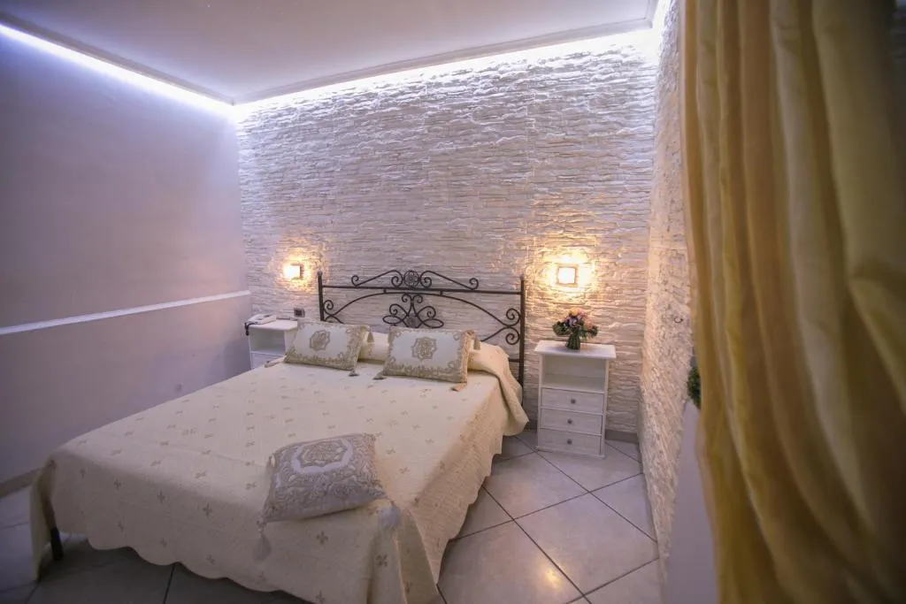 Double or Twin DELUXE Room, La Fenice, Naples