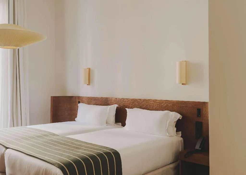 Room, Regina, Barcelona