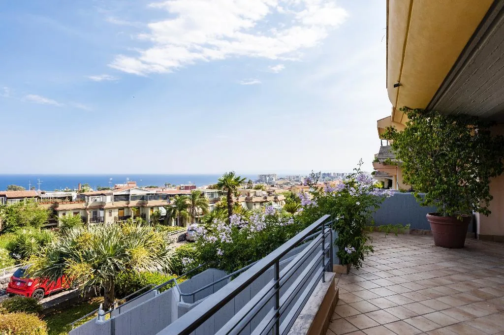 VILLA FIVE BEDROOMS Room, The Villa by Ferrini Home, Catania