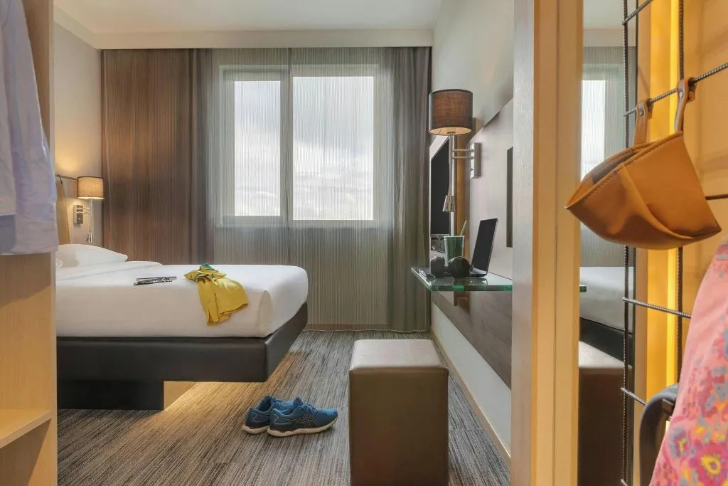 DOUBLE QUEEN SIZE BED Room, Moxy Milan Airport, Milan