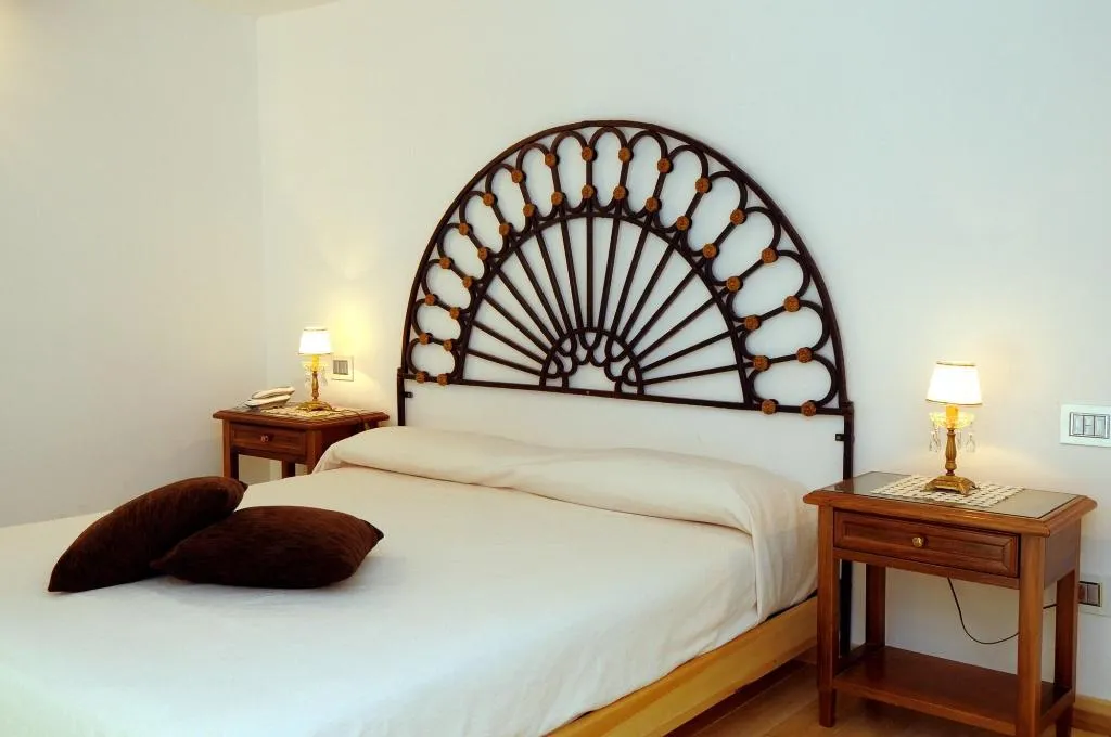 Room, Residenza Luce, Naples