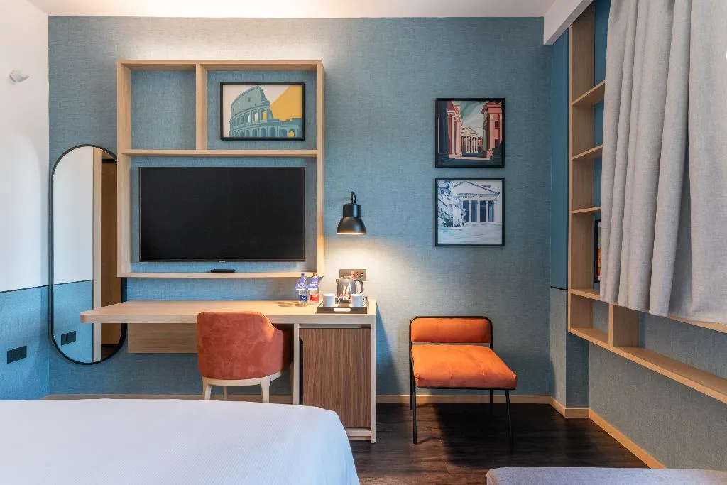 DOUBLE DELUXE KING BED Room, Hilton Garden Inn Rome Colosseum, Rome