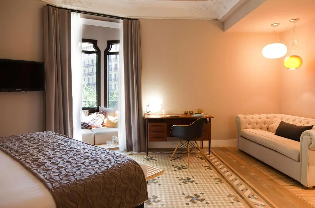 JUNIOR SUITE KING SIZE BED Room, Alexandra Barcelona, Curio Collection by Hilton, Barcelona