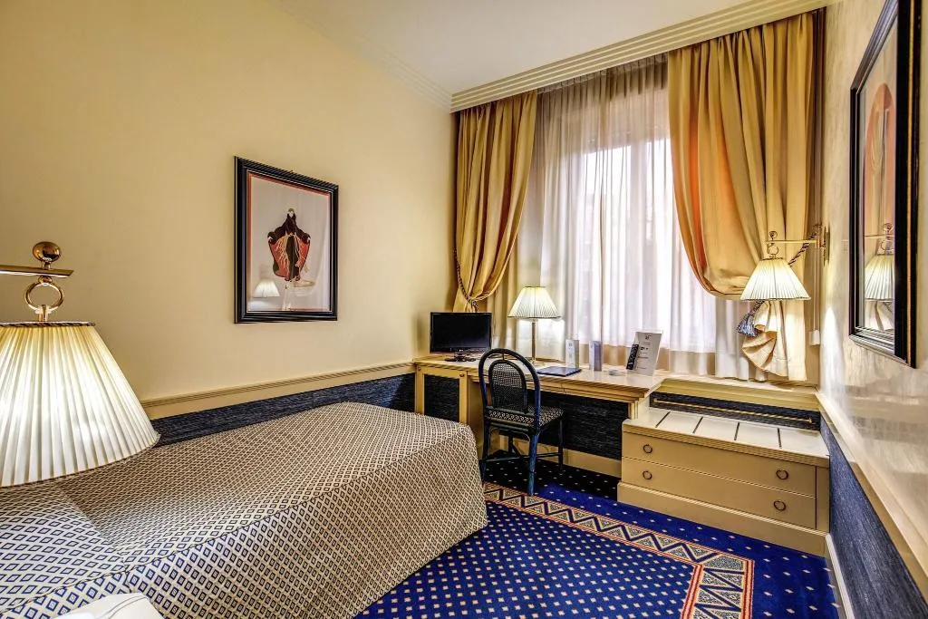 Room, Auriga, Milan