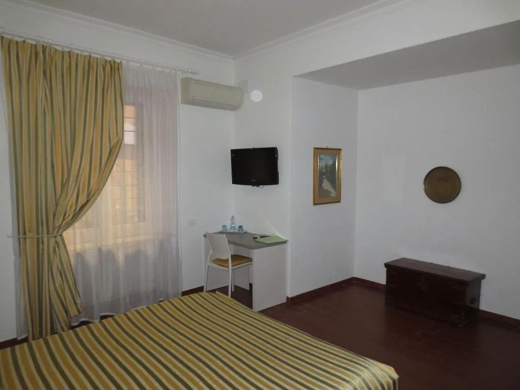 Room, B B Five Roma, Rome