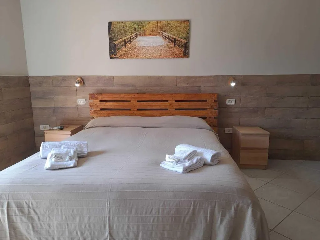 Room, City Pompei Accommodations, Naples