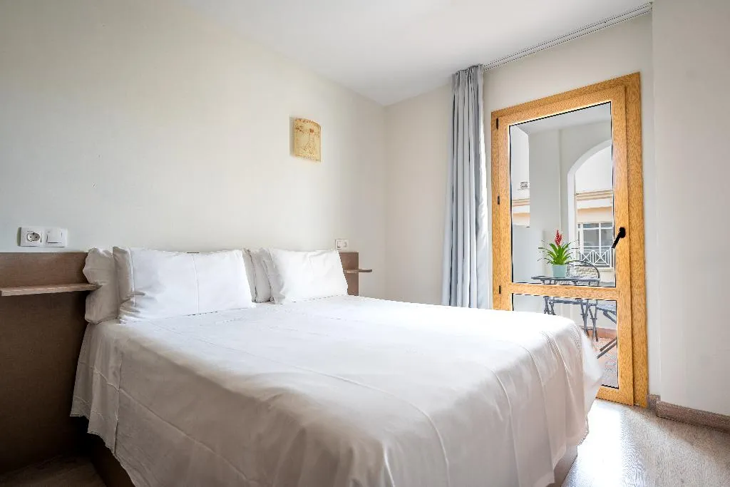 FAMILY ROOM CAPACITY 3 Room, Nura Santa Ponsa Pins, Majorca
