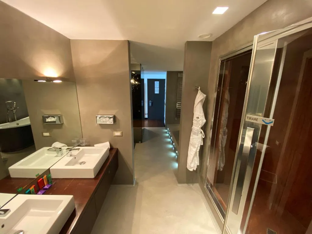 JUNIOR SUITE KING SIZE BED Room, Devero Hotel & Spa, BW Signature Collection, Milan