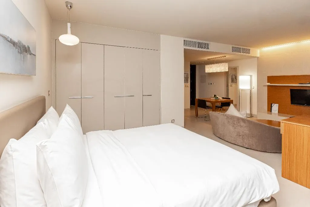 STUDIO STANDARD Room, Radisson Blu Residence Dubai Marina, Dubai