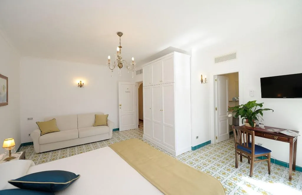 Room, Residenza Luce, Naples