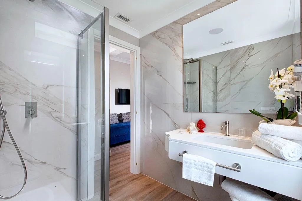 Double or Twin DELUXE WITH BALCONY Room, Michelangelo, Naples