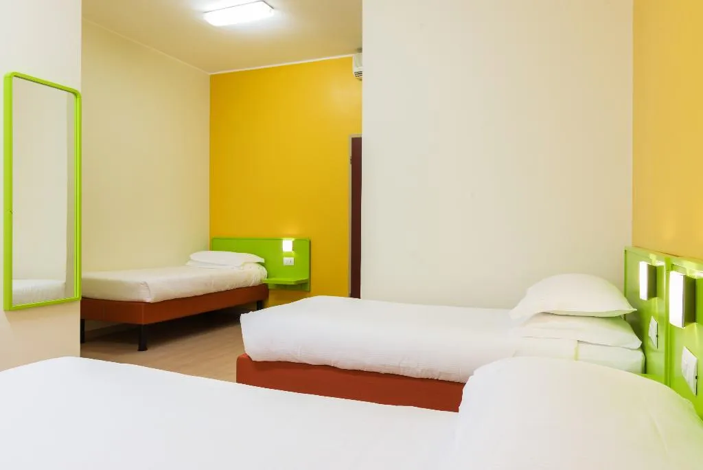 TRIPLE STANDARD Room, B&B Hotel Milano Ornato, Milan