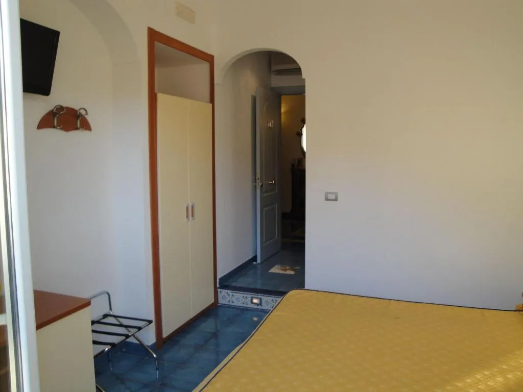 Room, Meublè Casa Mannini, Naples