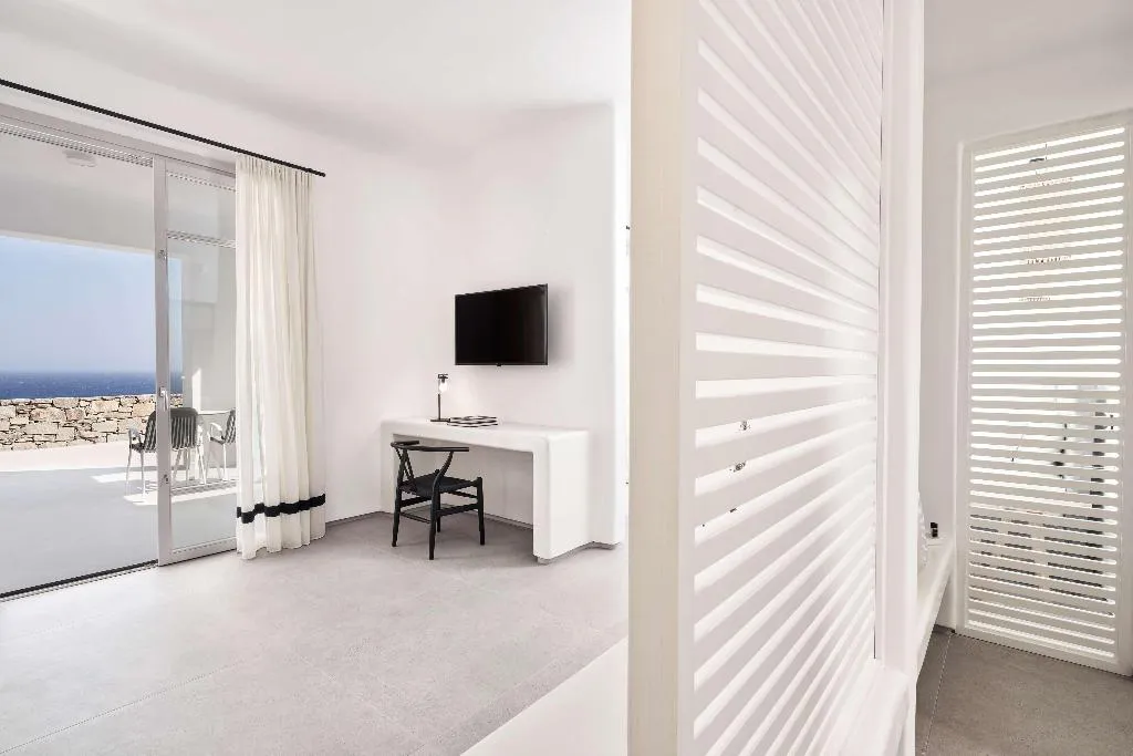 SUITE SEA VIEW WITH PRIVATE POOL Room, Radisson Blu Euphoria Resort, Mykonos