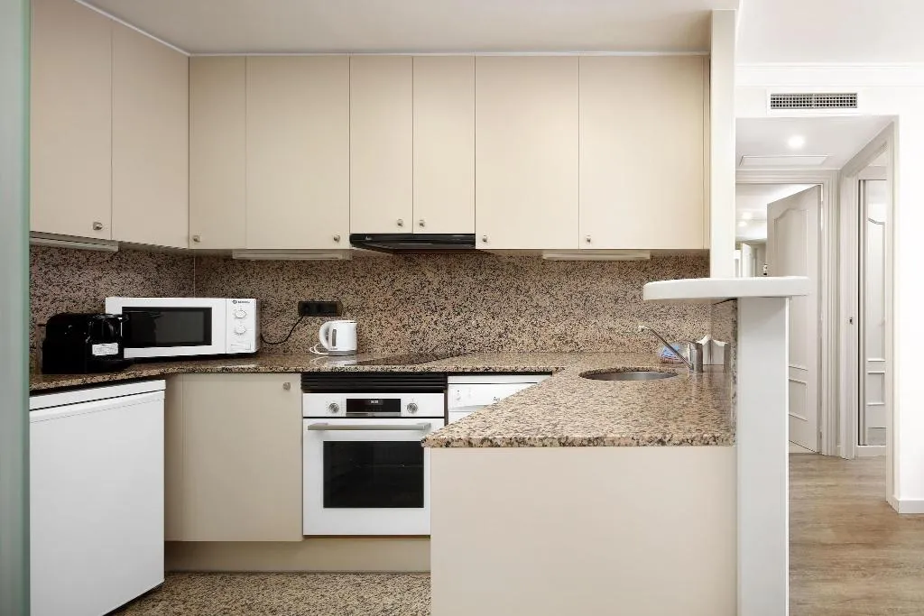 APARTMENT CAPACITY 3 Room, Hispanos 7 Suiza Apartament-Restaurant, Barcelona