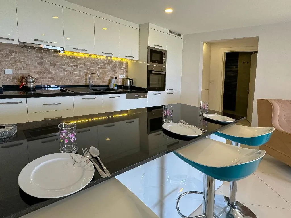 APARTMENT TWO BEDROOMS TWO BATHROOMS Room, Lavender Residence, Izmir