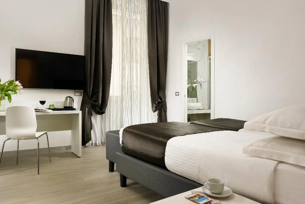TRIPLE SUPERIOR Room, Patria, Rome