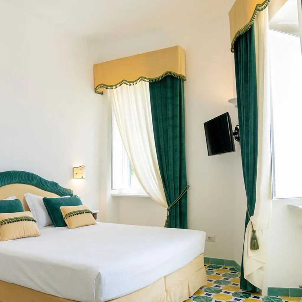 SUITE TWO BEDROOMS TWO BATHROOMS Room, Luna Convento, Naples