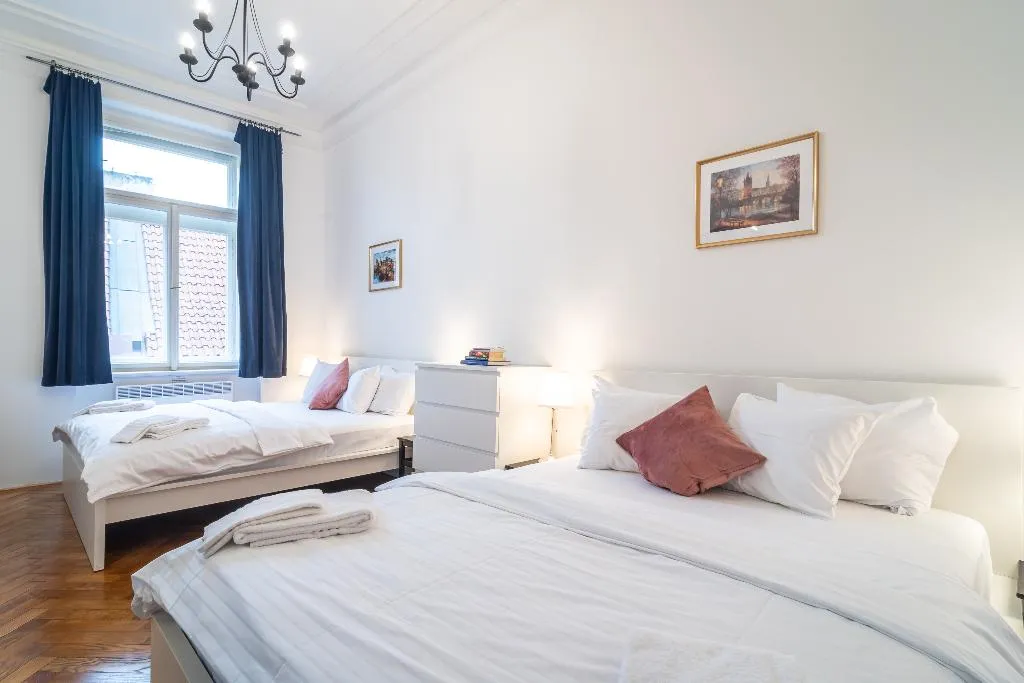 APARTMENT WITH BALCONY Room, Royal Road Residence, Prague