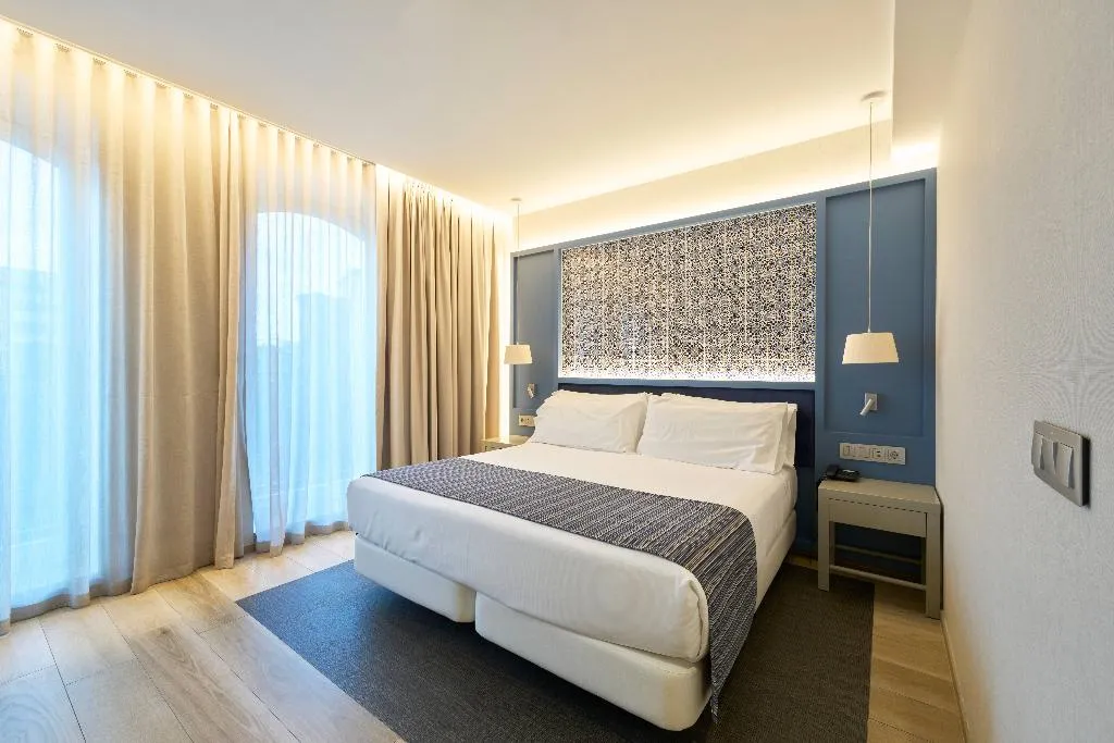DOUBLE SINGLE USE WITH BALCONY Room, Catalonia Porto, Porto