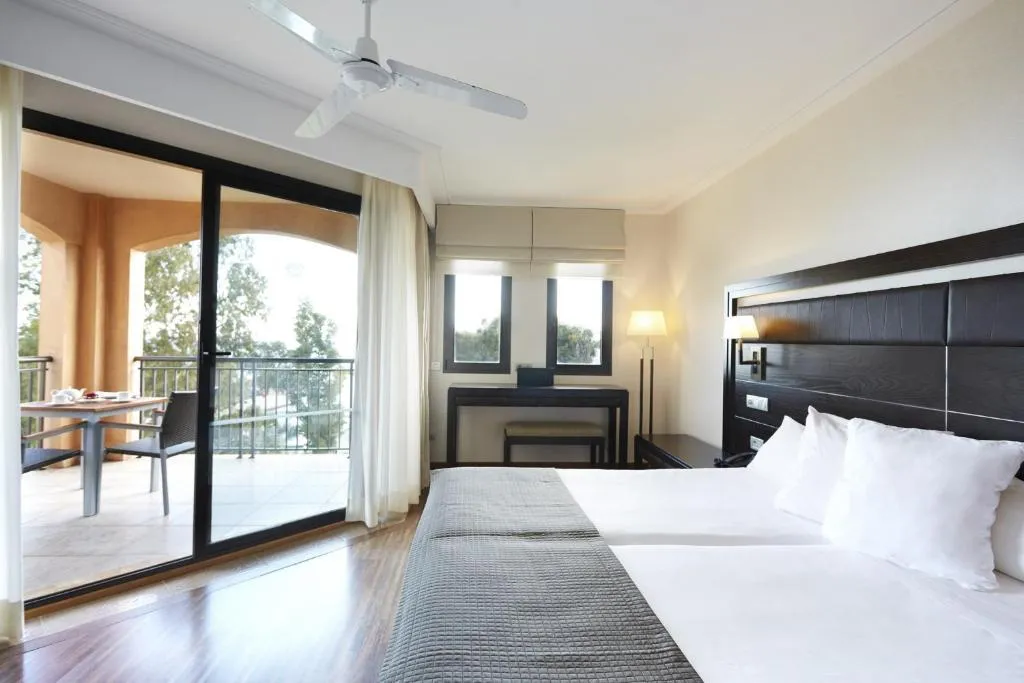 DOUBLE DELUXE SEA VIEW Room, Insotel Fenicia Prestige Suites & Spa, Ibiza