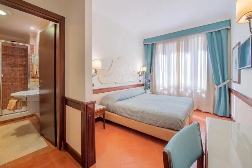 DOUBLE ANNEX Room, Michelangelo, Naples