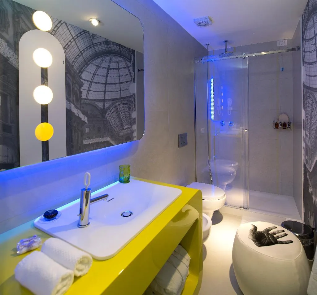 SUITE TWO BEDROOMS ONE BATHROOM Room, The Street Milano Duomo, Milan