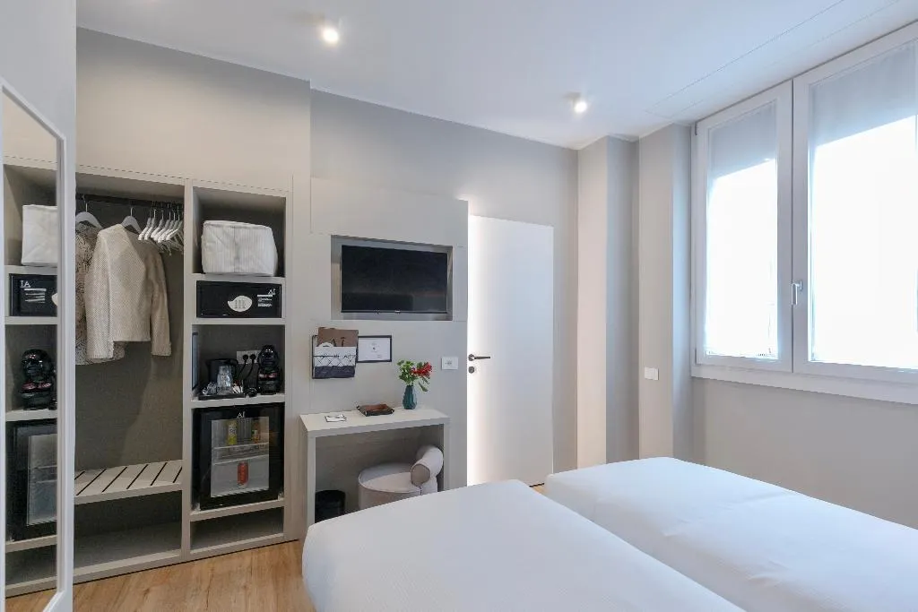 Double or Twin SUPERIOR WITH BALCONY Room, Ah - Duomo Signature, Milan
