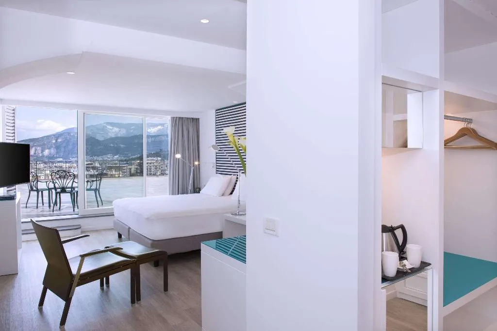 DOUBLE EXECUTIVE SEA VIEW Room, Hilton Sorrento Palace, Naples