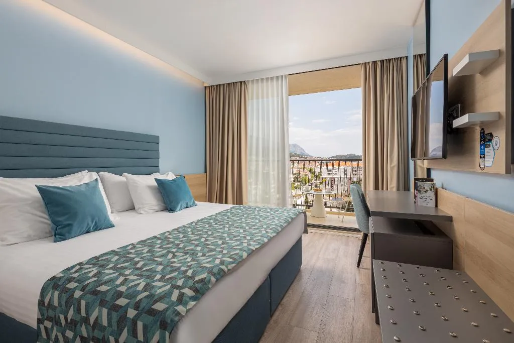JUNIOR SUITE WITH BALCONY Room, Valamar Meteor Hotel, Split