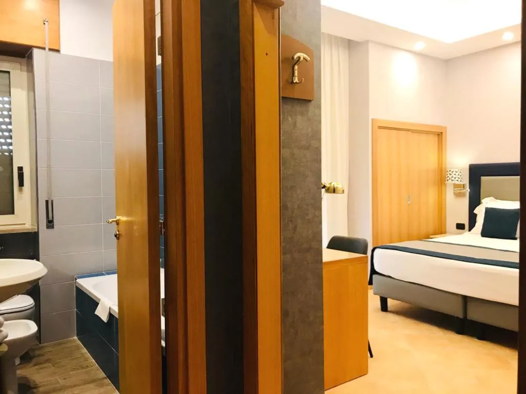 Room, American Hotel, Naples