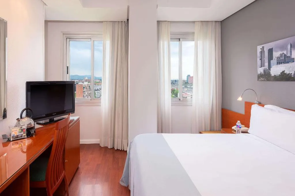 Room PREMIUM QUEEN BED Room, Hotel Madrid Chamartín Affiliated by Meliá, Madrid