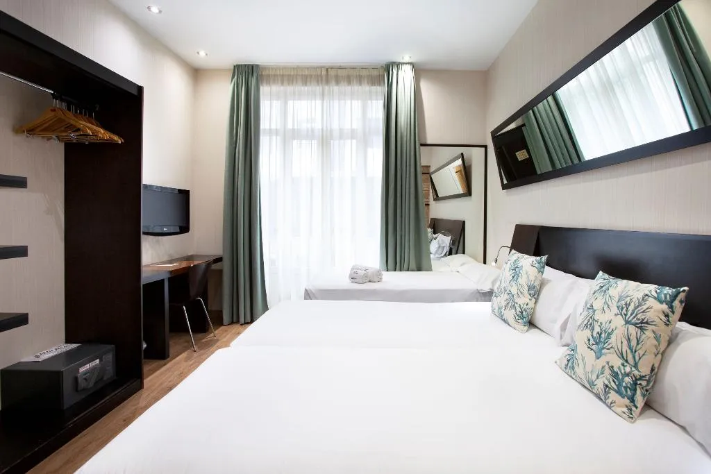 TRIPLE STANDARD Room, Petit Palace Ruzafa, Valencia