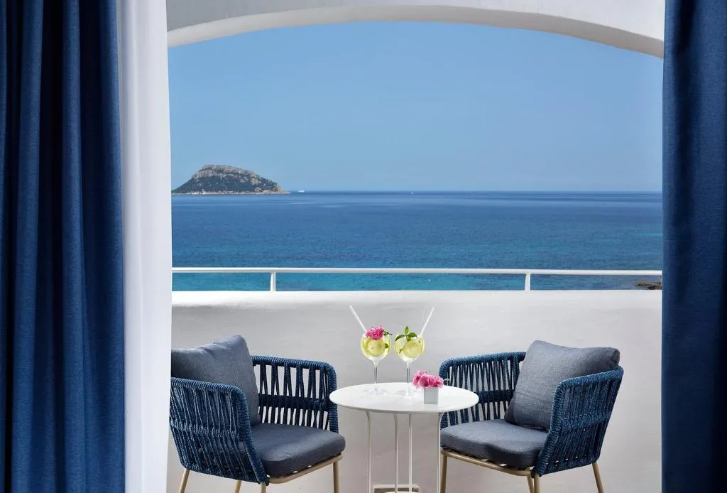 TRIPLE DELUXE SEA VIEW Room, VOI Colonna Village, Olbia