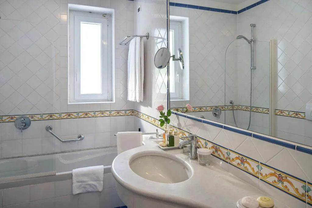 Room, Excelsior Belvedere Hotel & Spa, Naples