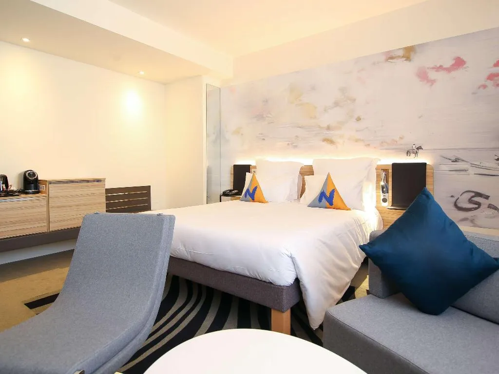 DOUBLE EXECUTIVE KING BED Room, Novotel Tunis Lac, Tunisia