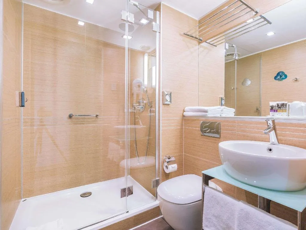DOUBLE QUEEN SIZE BED Room, Mercure Gdansk Stare Miasto, Gdansk