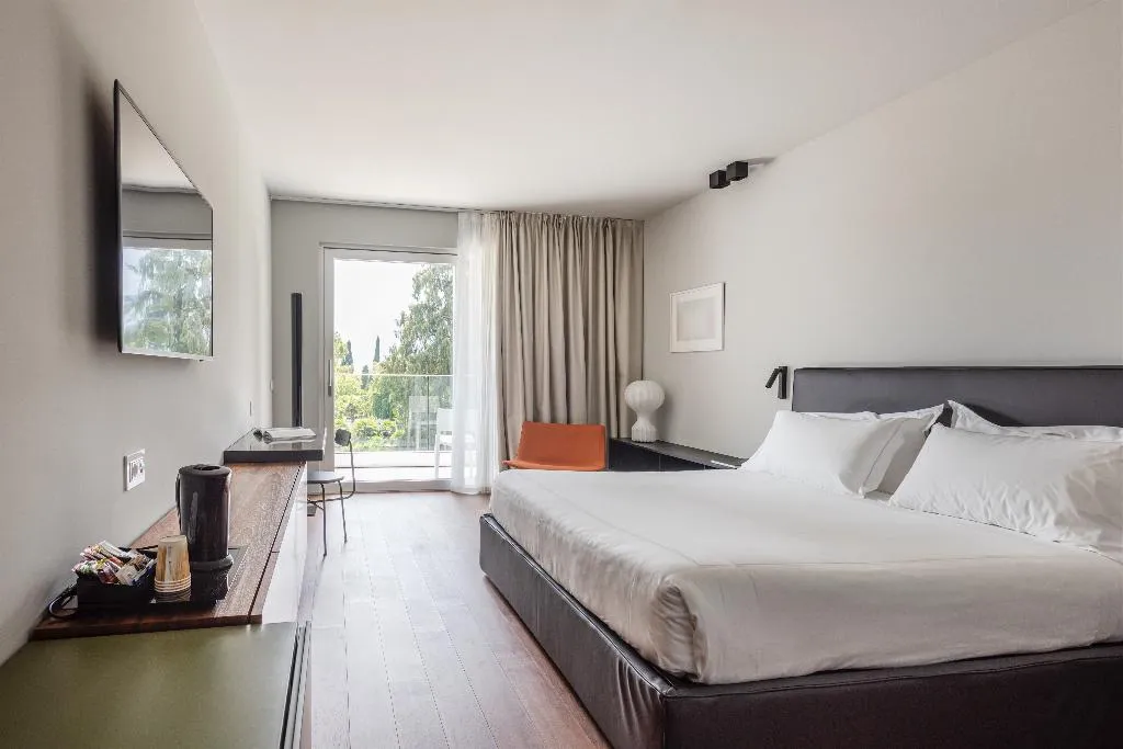 DOUBLE SUPERIOR PARK VIEW Room, Grand Resort Du Lac Et Du Parc, Milan