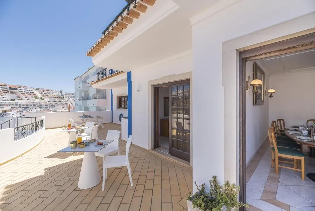 Terrace, Bertolina Guest House, Algarve