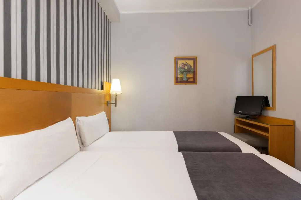 DOUBLE STANDARD Room, Lyon, Barcelona