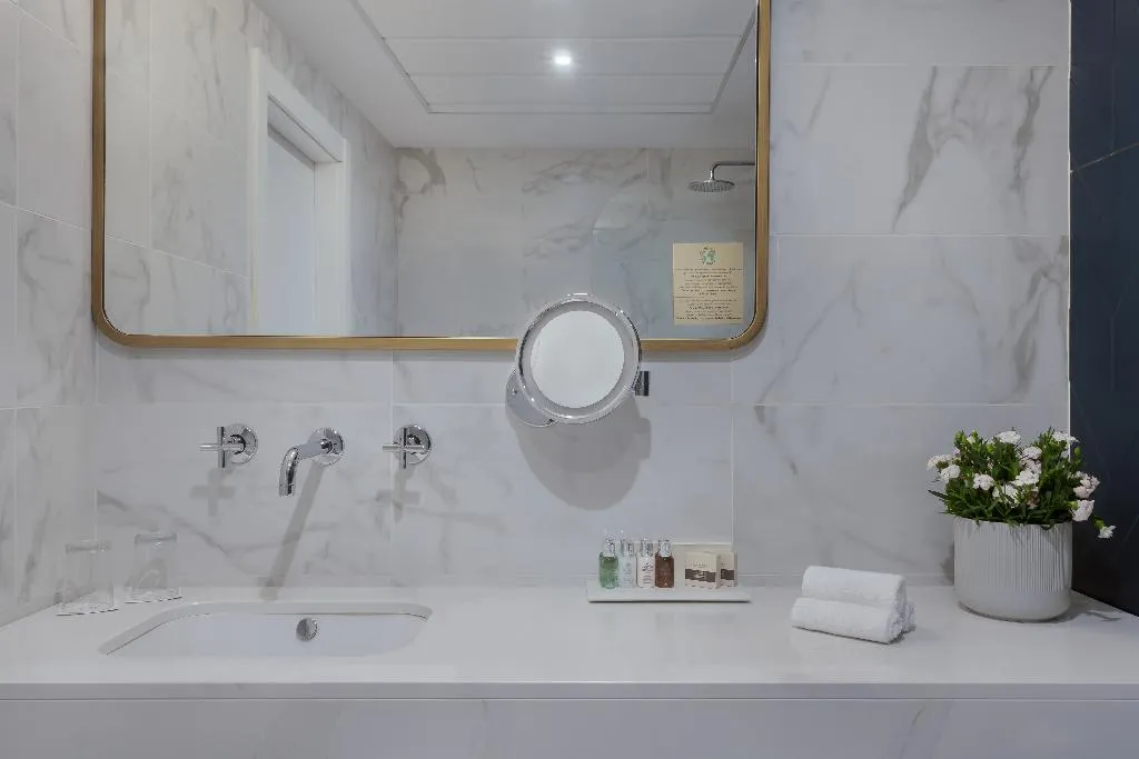 Room, The Cumberland, Malta