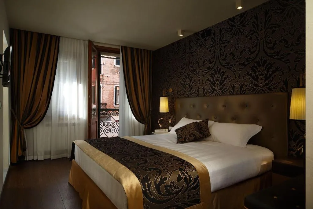 Room, Arcadia, Venice