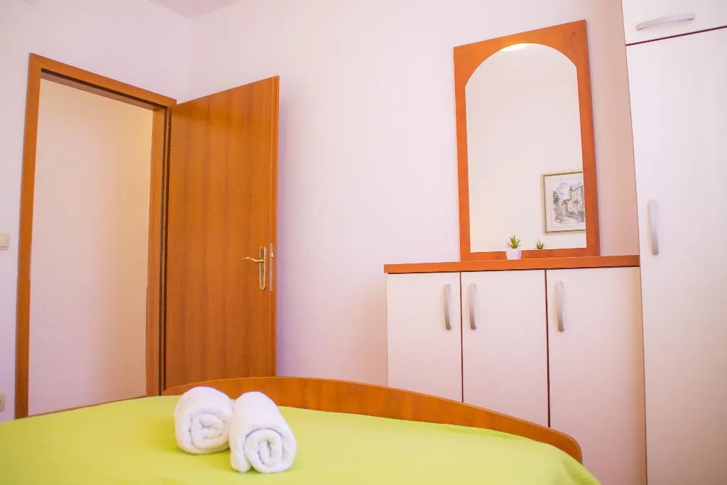 APARTMENT CAPACITY 6 Room, Villa Midea, Split