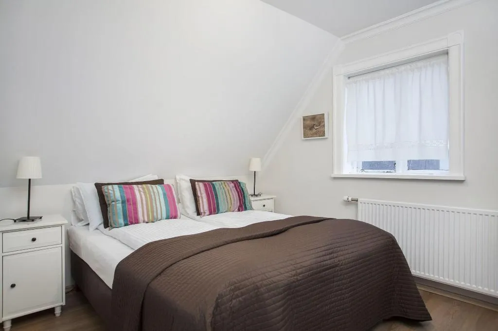 Room, Hilda, Reykjavik